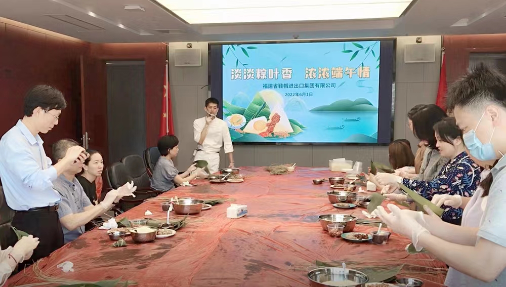 包粽子活動(dòng)現(xiàn)場.jpg 包粽子活動(dòng)現(xiàn)場.jpg