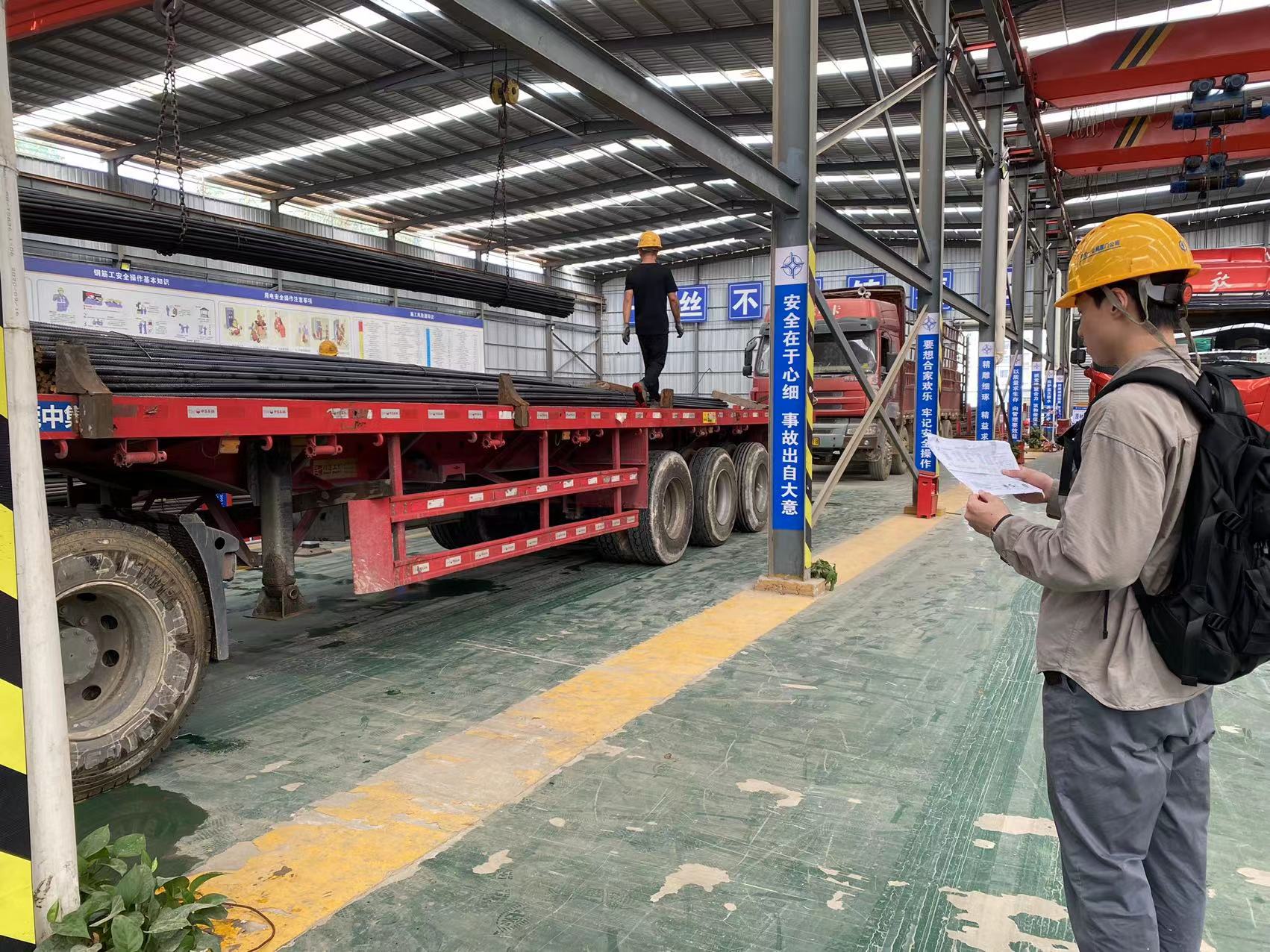 跟進(jìn)物料交接驗(yàn)收現(xiàn)場(chǎng).jpg 跟進(jìn)物料交接驗(yàn)收現(xiàn)場(chǎng).jpg