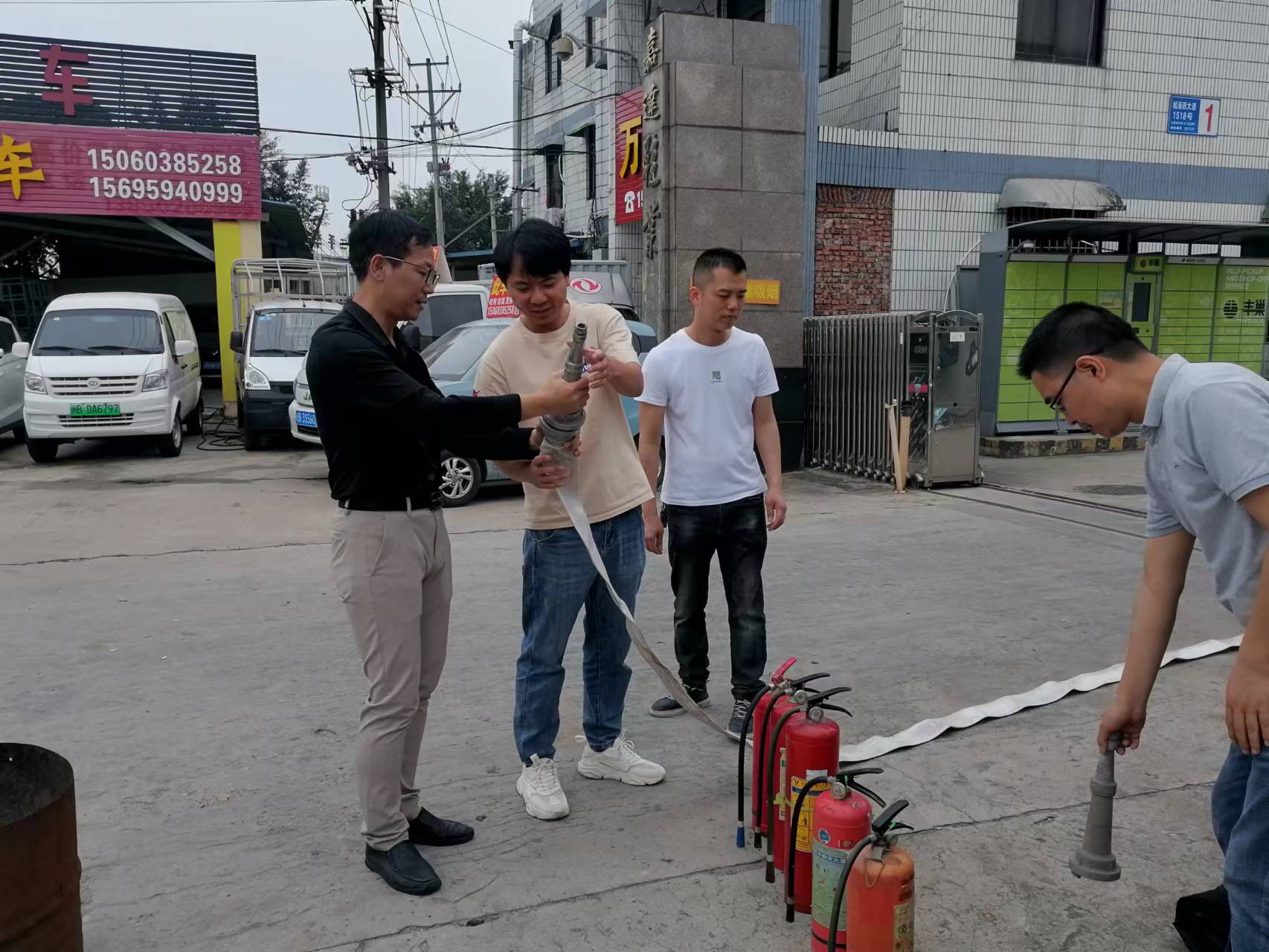 消防設(shè)備檢查.jpg 消防設(shè)備檢查.jpg