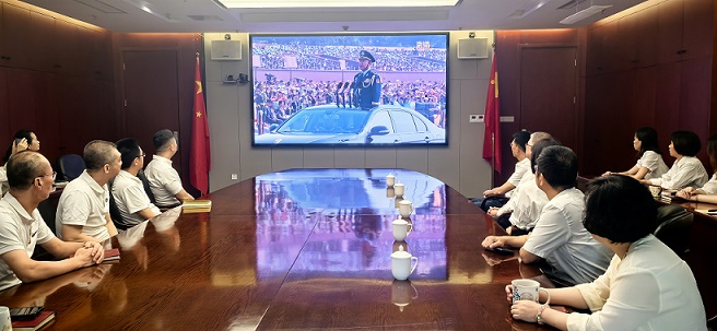 鞋帽集團(tuán)全體員工集中收看直播現(xiàn)場 .jpg 鞋帽集團(tuán)全體員工集中收看直播現(xiàn)場 .jpg